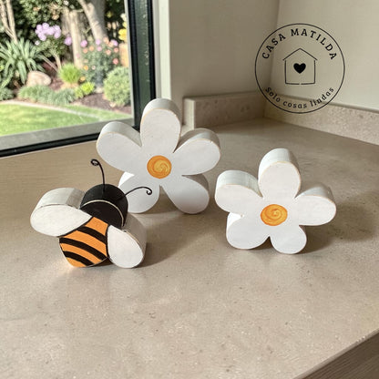 Abejita con Flores