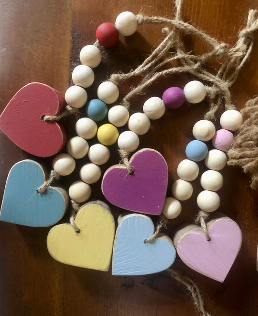 Llavero corazón con cuentas de madera
